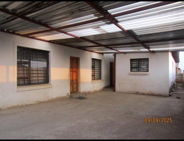 6 BEDROOM HOUSE FOR SALE IN VOSLOORUS EXT